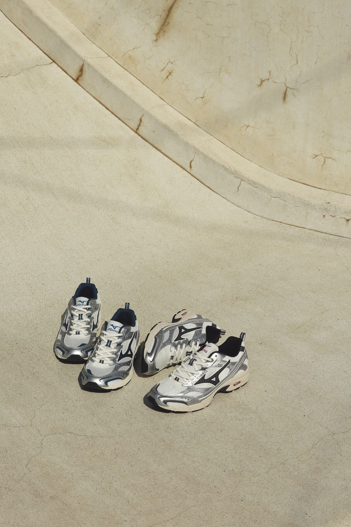 スニーカー Mizuno MXR Men's  White Magnet Running Shoes D1GA245101 Mizuno MXR D1GA245101 | OVERKILL